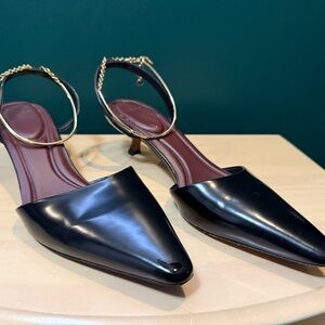 Vero Cuoio Black Heels with Gold Chain Detail